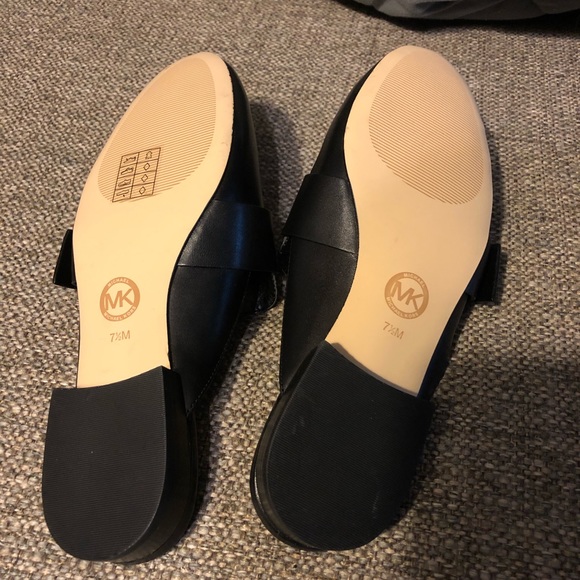 Michael Kors black leather mules 7.5 flats - Picture 5 of 9